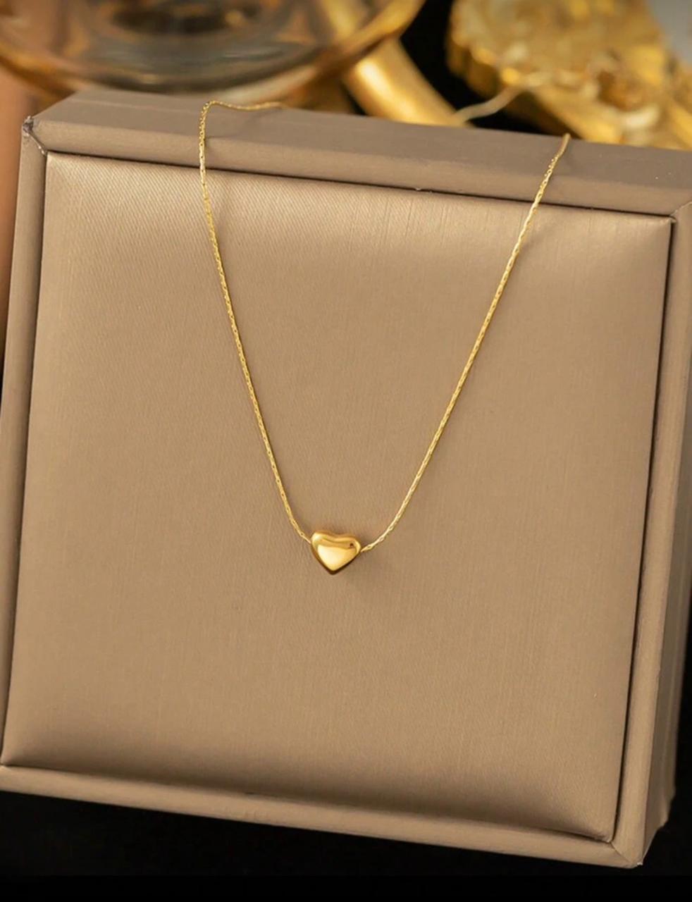 Minimal Heart Pendant Necklace