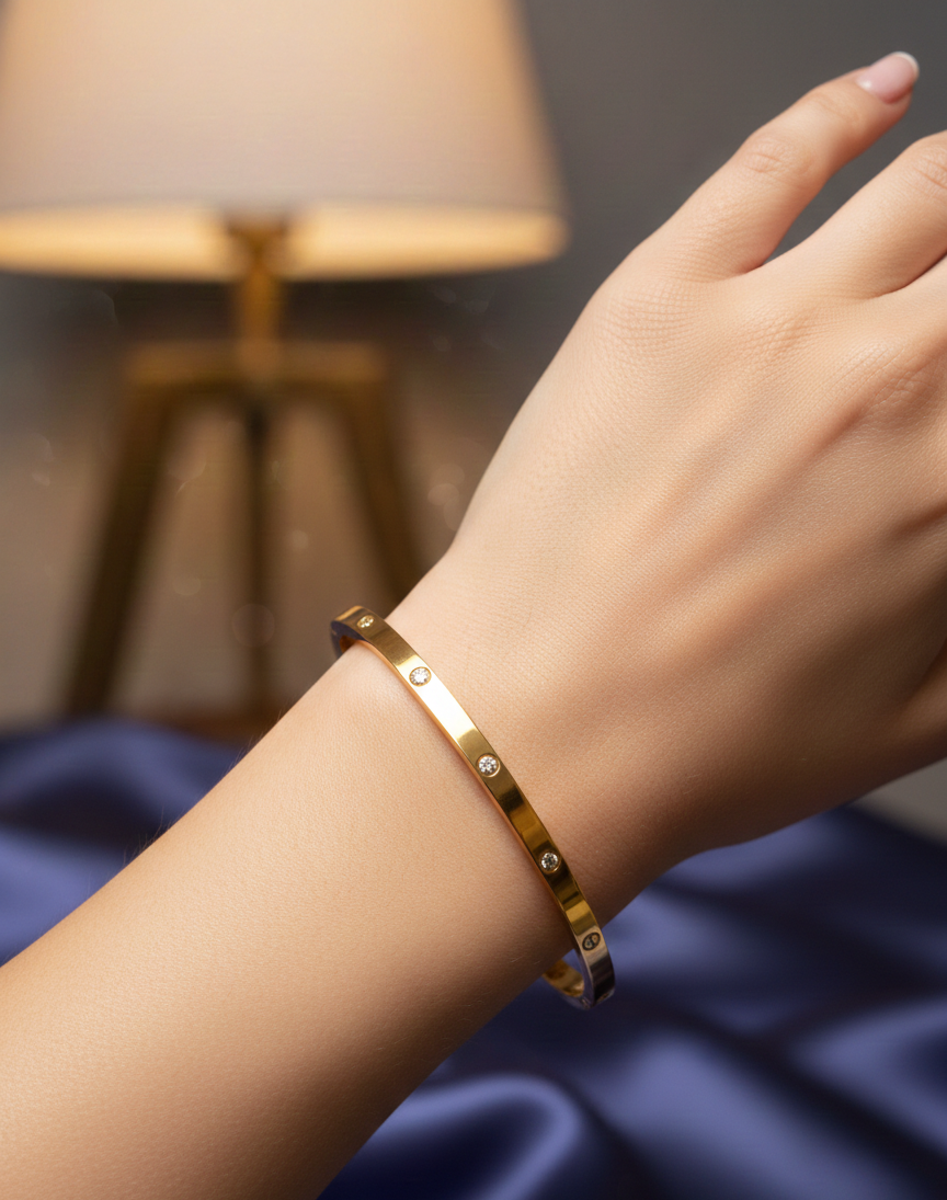 Screw minimal bracelet