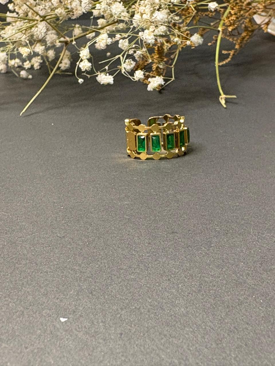 Emerald Link Gold Ring